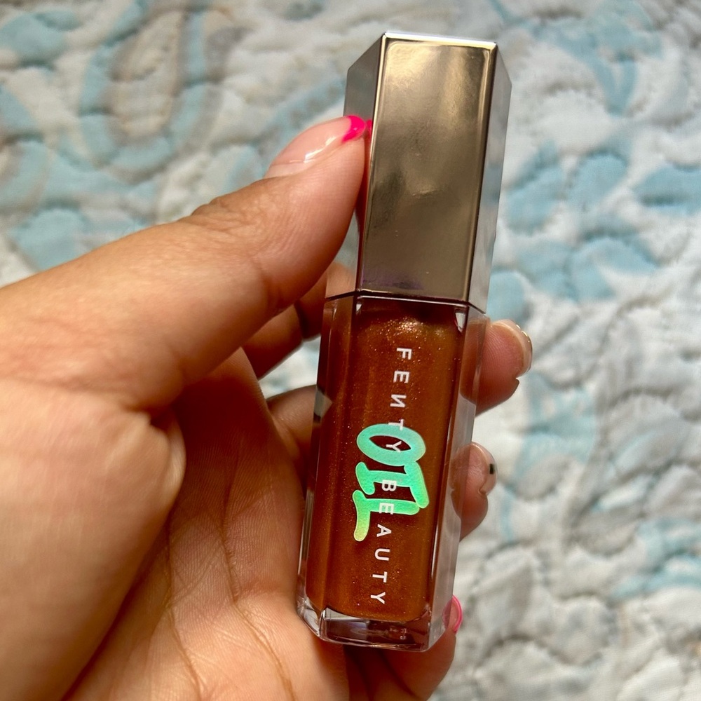 Fenty Beauty Gloss Bomb Oil Luminizing Lip